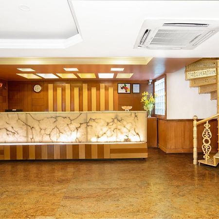 Monarch Brigade Road Hotel Bangalore Exterior foto