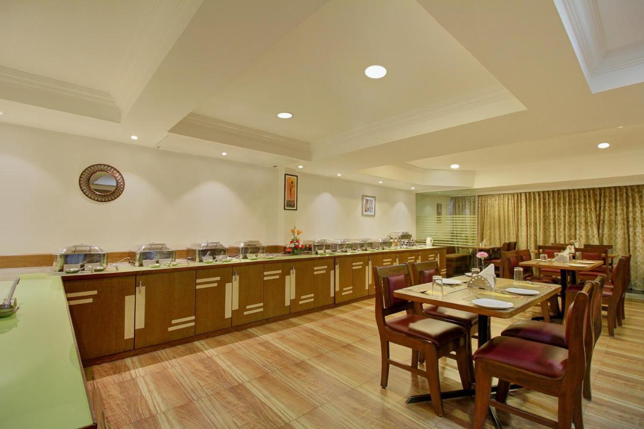 Monarch Brigade Road Hotel Bangalore Exterior foto