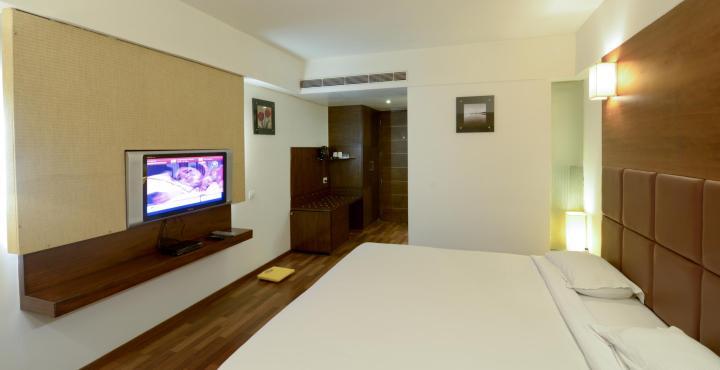 Monarch Brigade Road Hotel Bangalore Exterior foto