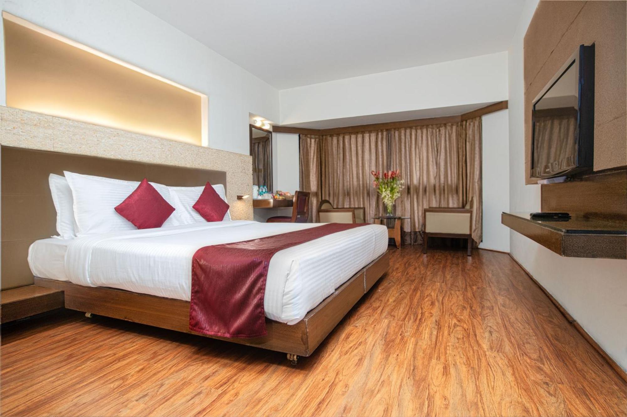 Monarch Brigade Road Hotel Bangalore Exterior foto