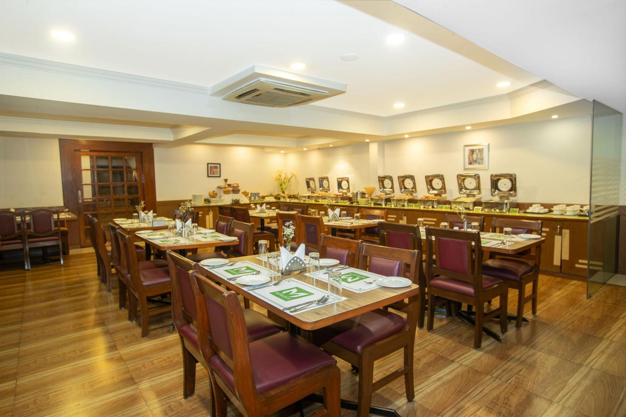 Monarch Brigade Road Hotel Bangalore Exterior foto