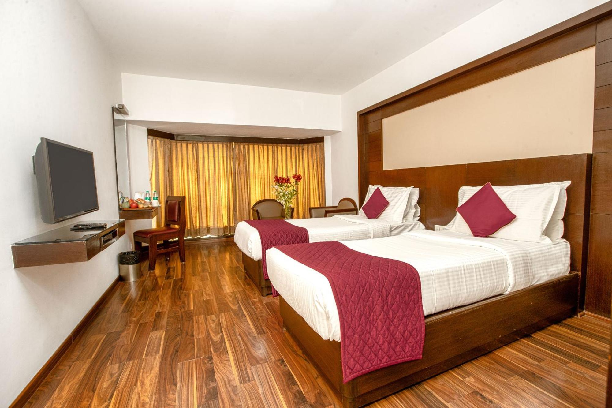 Monarch Brigade Road Hotel Bangalore Exterior foto