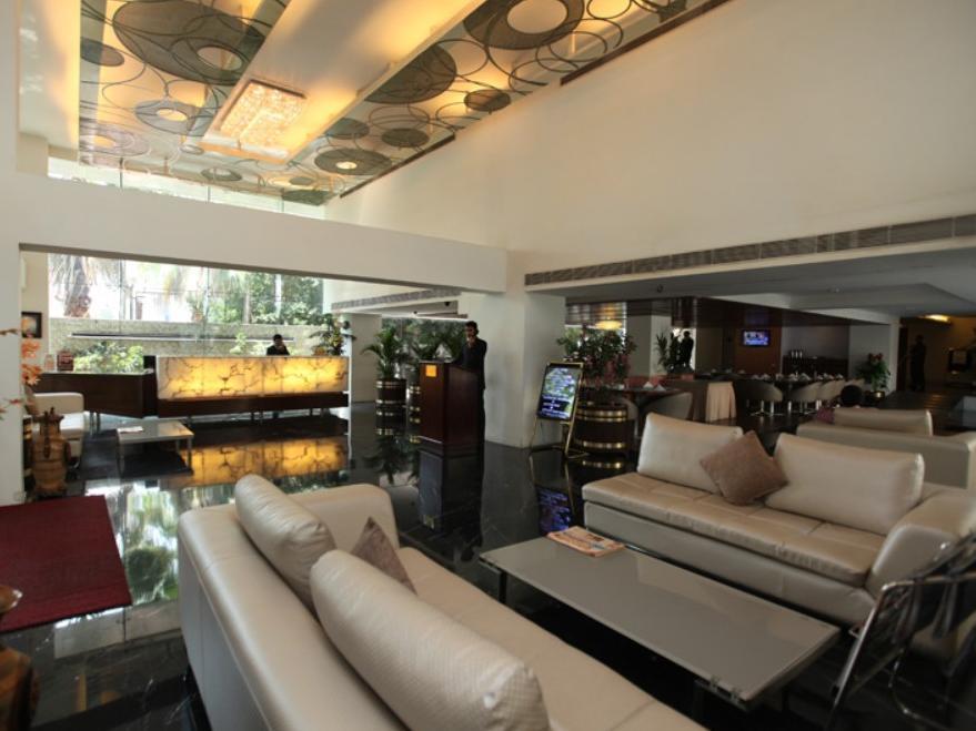 Monarch Brigade Road Hotel Bangalore Exterior foto