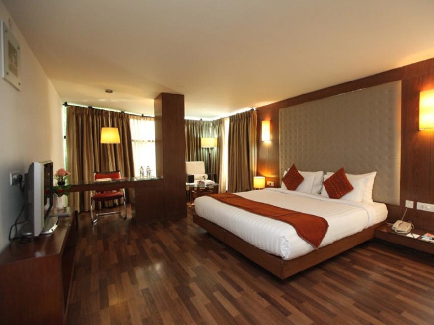 Monarch Brigade Road Hotel Bangalore Exterior foto