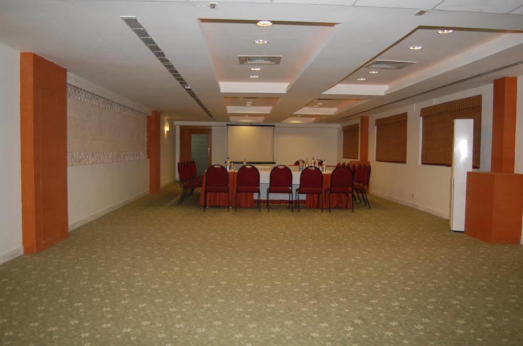 Monarch Brigade Road Hotel Bangalore Exterior foto