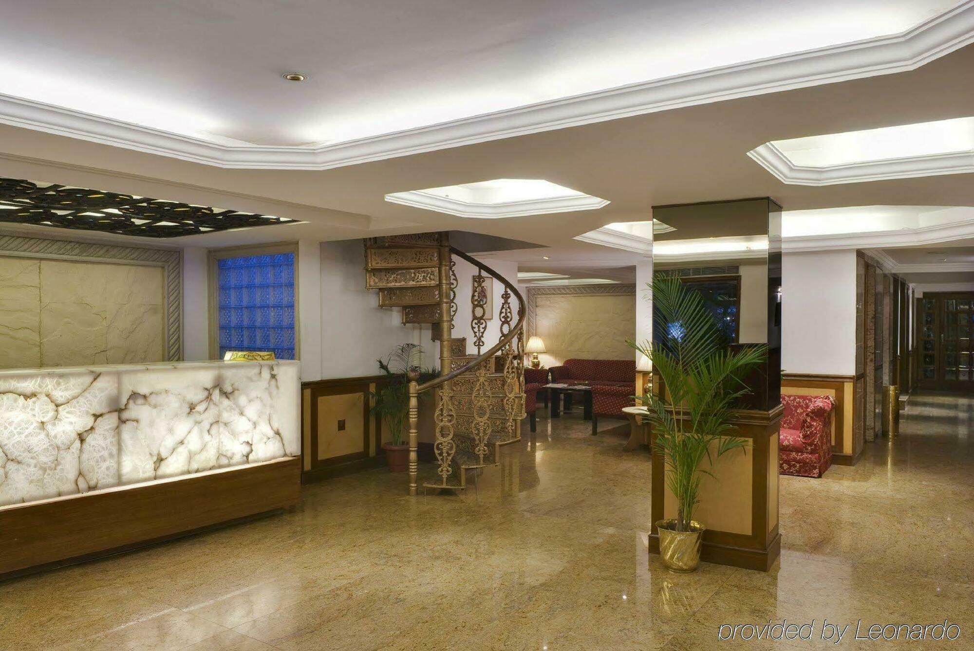 Monarch Brigade Road Hotel Bangalore Exterior foto